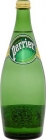 agua mineral natural reforzada de gas de la fuente en una botella de vidrio