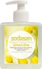savon de légumes biologiques avec de l'huile d'olive dans un liquide avec un parfum de BIO citrus Sodasan Cosmetics