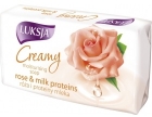 Luksja crémeuse du savon de beauté rose, et les protéines du lait