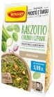 Виняры Kaszotto цукини и соусом из шпината Bulgur с зелеными овощами