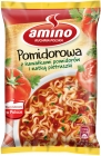 Sopa de tomate de amino con trozos de tomate y perejil