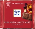 Ritter Sport Milchschokolade mit Rosinen in Rum mit gehackten Haselnüssen