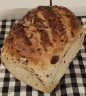 Vollkornbrot aus dem Ofen