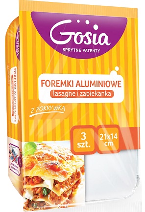 cooks aluminum molds for baking lasagna