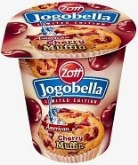 Jogobella amerikanischen Joghurt aromatisiert Muffins mit Kirschen und Stücke von Cookies