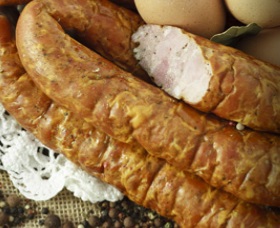 Традиционная пища колбаса копченая жареные Рыцарей