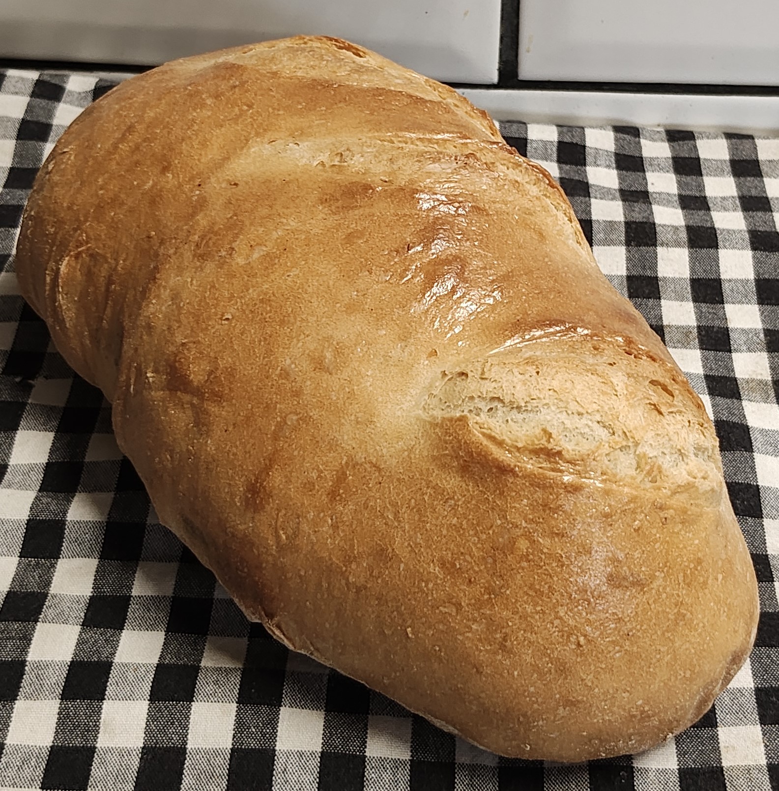 Olivenbrot aus dem Ofen