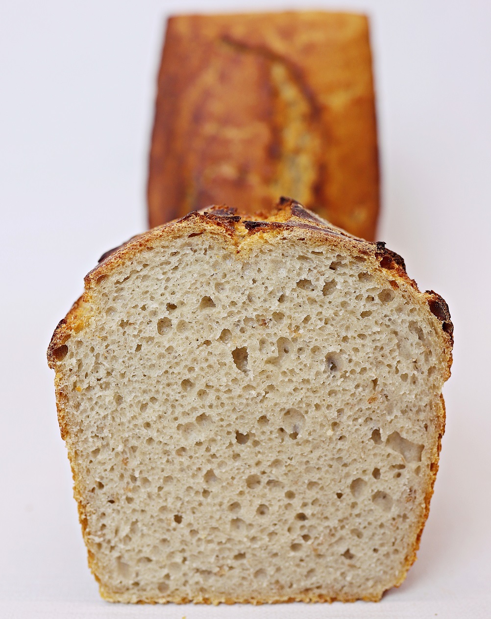 Brot Gutes Sauerteigbrot aus Weizen und Roggen 