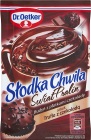 dulce momento de pudín de praliné mundo con copos de chocolate con sabor a trufa de chocolate