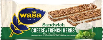 sándwich con pan crujiente con crema de queso y hierbas francesas