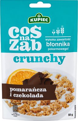 Bouffe cranchy avec du chocolat et orange