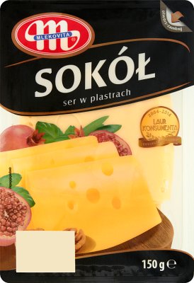 Mlekovita In Scheiben geschnittener gelber Sokol-Käse