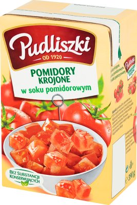 los tomates en rodajas Pudliszki en el jugo de tomate