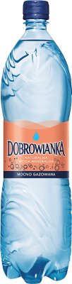 Dobrowianka El agua mineral natural con gas apretado