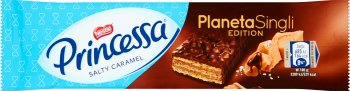 Oblea Princessa con crema con caramelo salado espolvoreado con copos de trigo en chocolate de postre