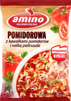 Sopa de tomate de amino con trozos de tomate y perejil
